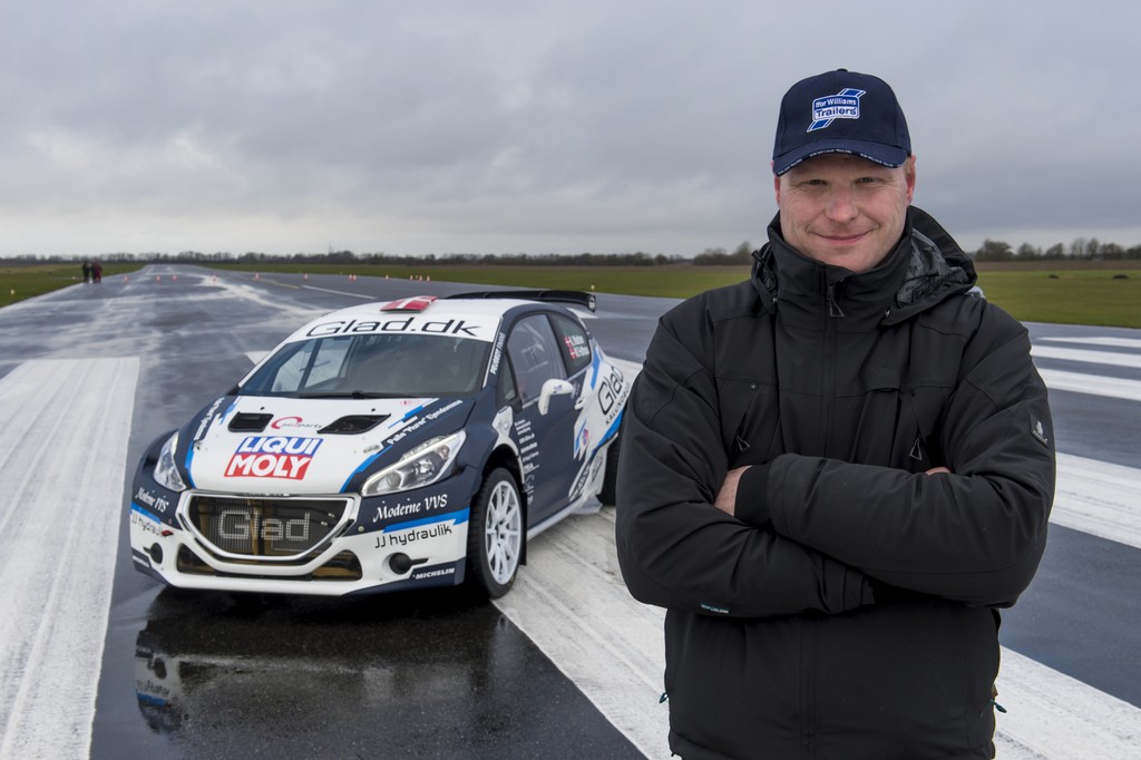 Rallykørerpokalen går til landets absolut bedste rallykører. Kenneth Madsen fra Ruds Vedby blev en meget klar vinder af pokalen med sin Peugeot 208 T16 R5
(Foto: Glad Sport)
